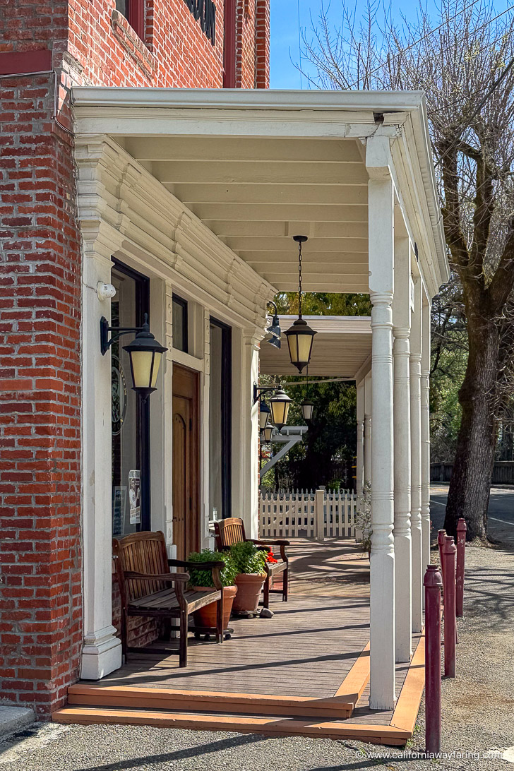Glen Ellen Building